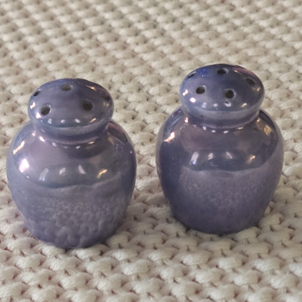 Small Vintage Japanese Porcelain Blue Lusterware Salt &‎ Papper Shakers Adorable
